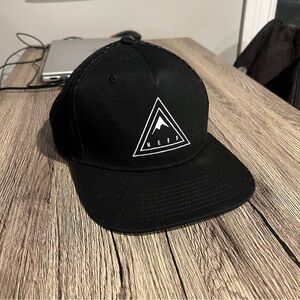 NWOT NEFF Minimalist Mountain Embroidered Trucker / Flat Brim SnapBack Cap